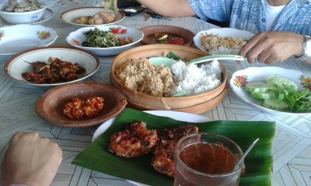 kuliner-nasi-tiwul-makanan-laut-pacitan