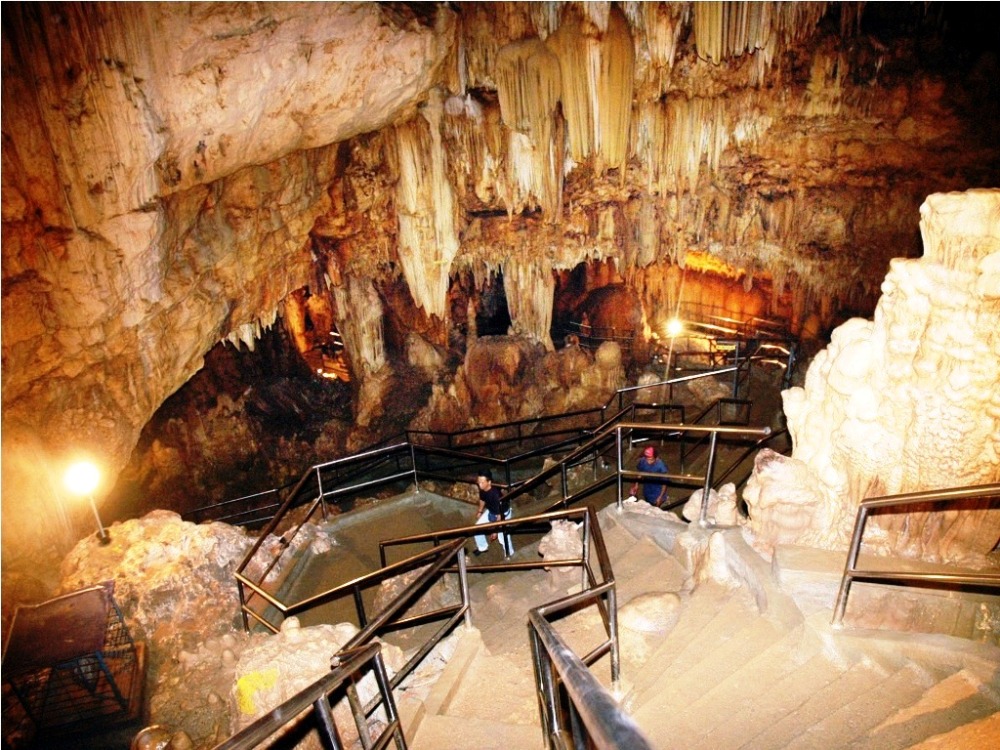 wisata-pacitan-goa-gong