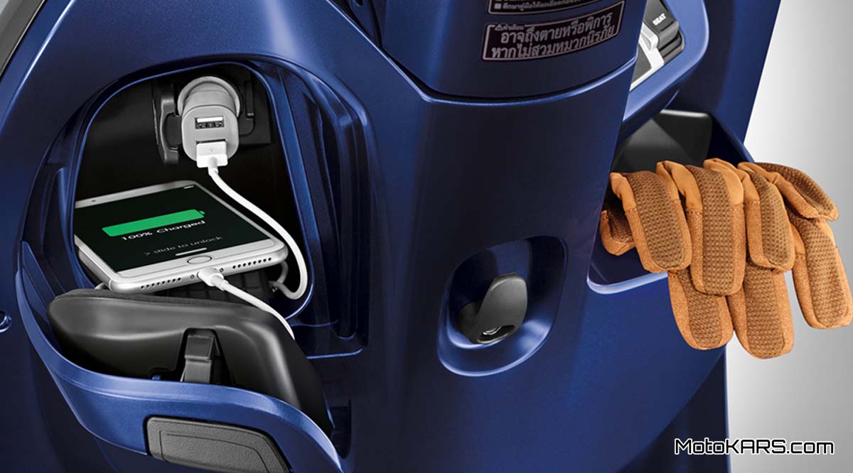 2017-honda-new-scoopy-i-fitur-charge