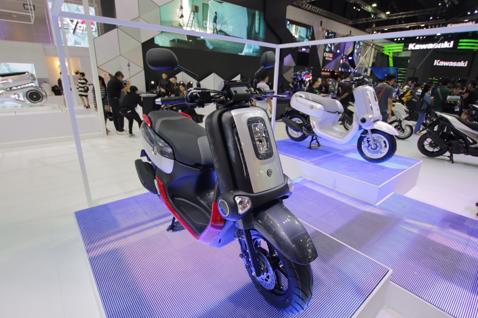 2017-yamaha-qbix-125-thailand-front-black