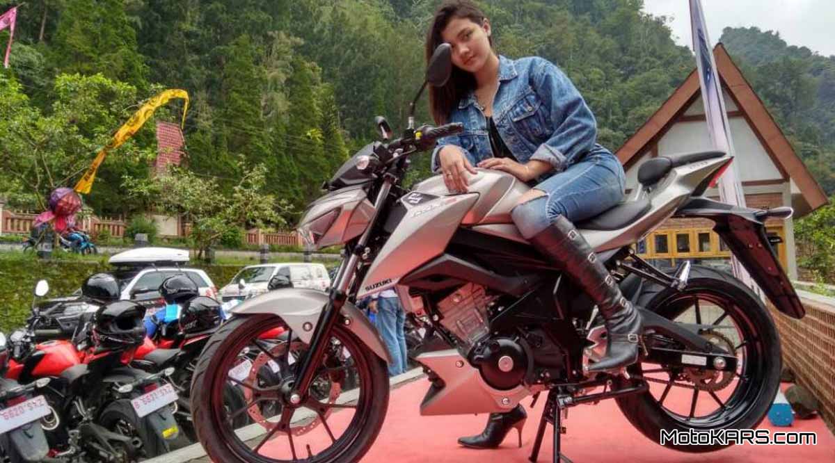 2017-review-suzuki-gsx-s150-side-gold-silver-taklukkan-batasan