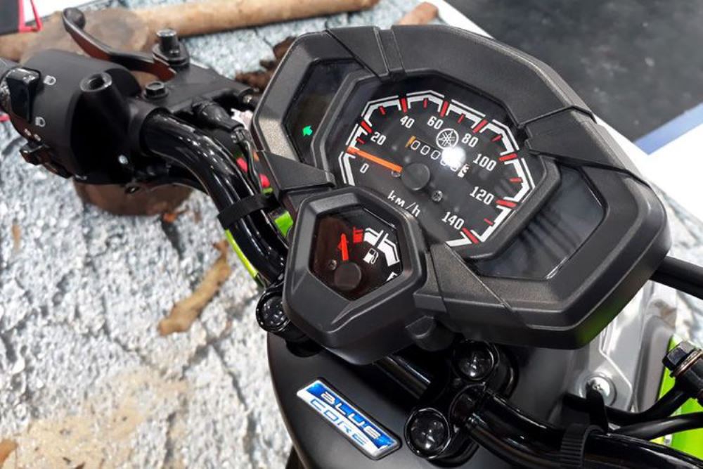 2017-yamaha-all-new-xride-125-bluecore-green-speedometer
